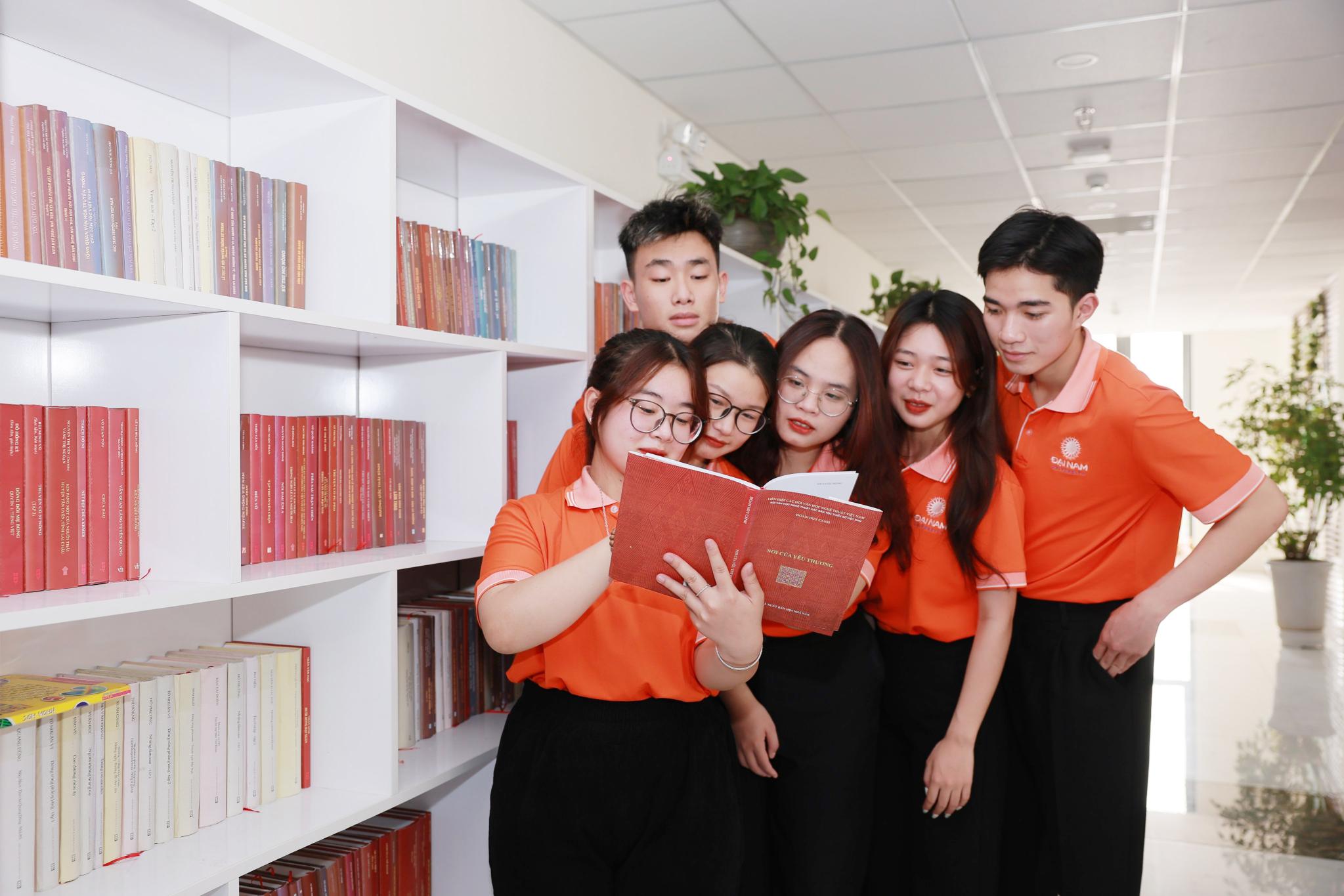 Top ngành nghề khát nhân lực trong tương lai: Cơ hội lớn cho thế hệ trẻ